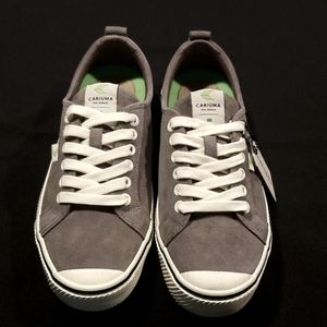 Cariuma Men's Grey Suede OCA Low Sneaker